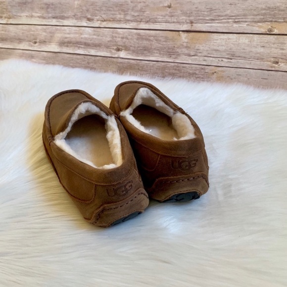 UGG Men’s Ascot Chestnut Suede Loafer Slippers - Picture 5 of 7